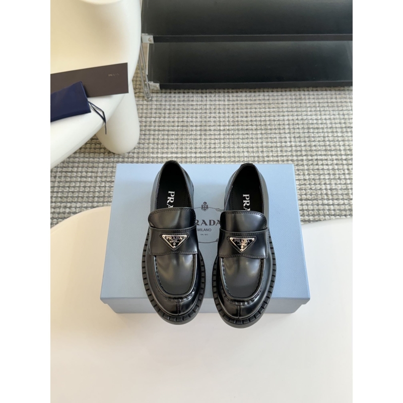 Pra*a leather shoes